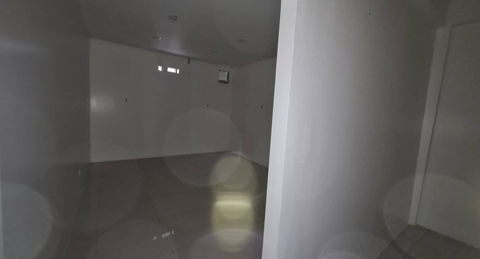 For sale and for rent 1 bed retail Space in Phra Khanong, Bangkok