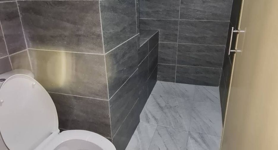 For sale and for rent 1 bed retail Space in Phra Khanong, Bangkok