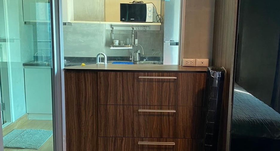 For sale 1 bed condo in Khlong Toei, Bangkok