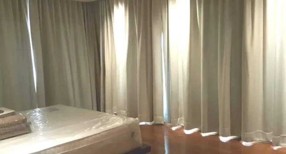 For rent 3 bedrooms condo in Yan Nawa, Bangkok