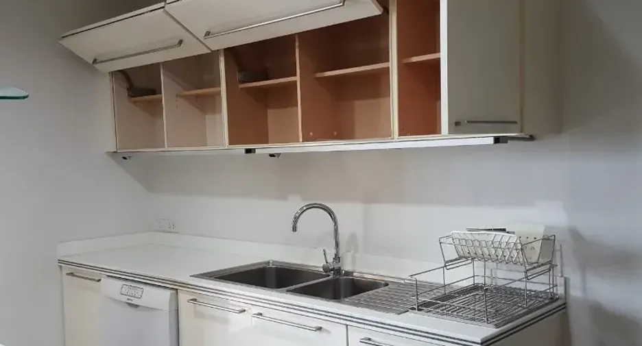 For rent 3 bedrooms condo in Yan Nawa, Bangkok