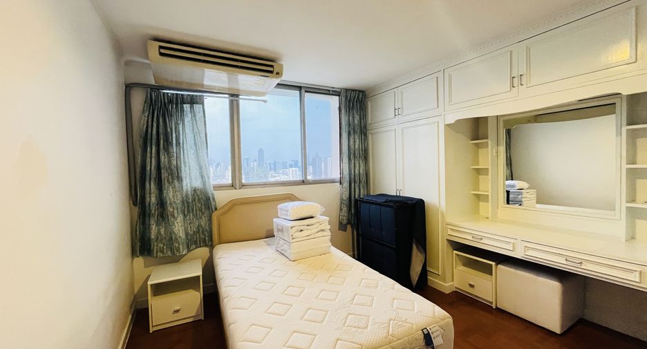 For rent 4 bedrooms condo in Watthana, Bangkok