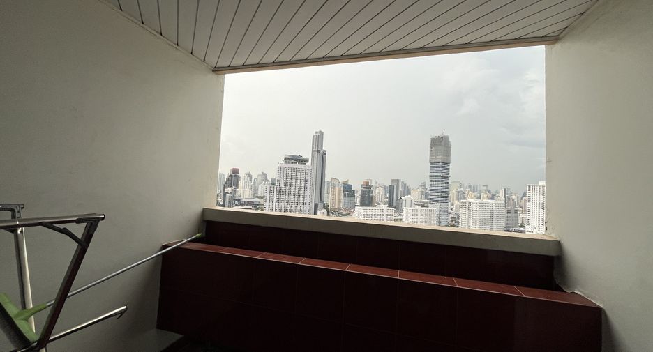 For rent 4 bedrooms condo in Watthana, Bangkok