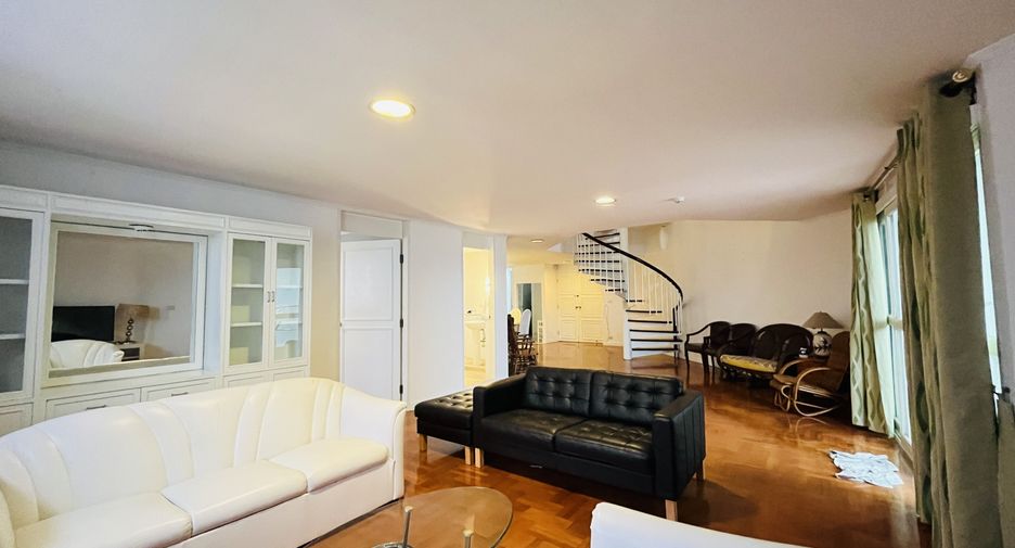 For rent 4 bedrooms condo in Watthana, Bangkok