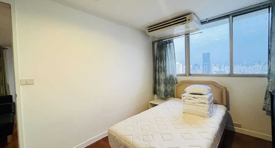 For rent 4 bedrooms condo in Watthana, Bangkok