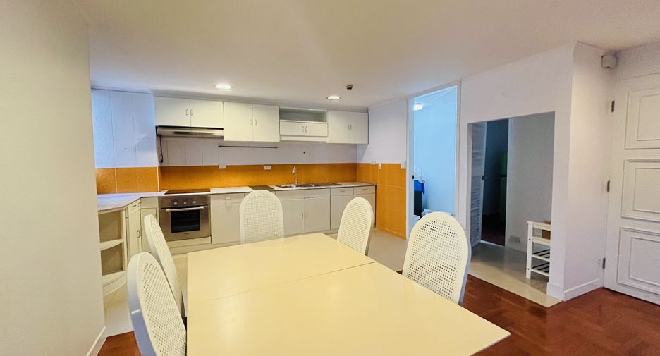 For rent 4 bedrooms condo in Watthana, Bangkok