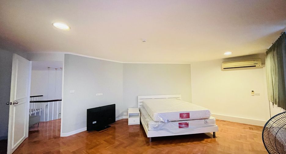 For rent 4 bedrooms condo in Watthana, Bangkok