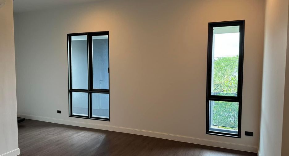 For rent 3 bedrooms house in Bang Kapi, Bangkok