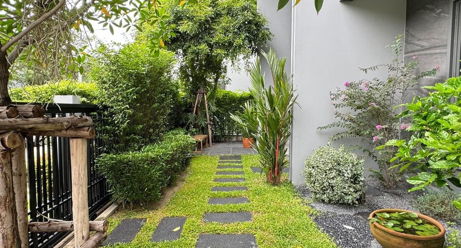 For rent 3 bedrooms house in Bang Kapi, Bangkok