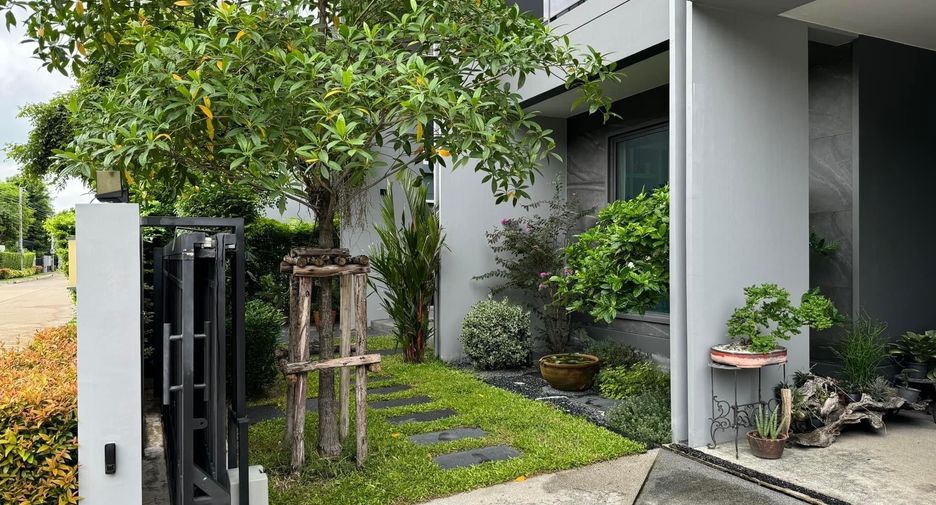 For rent 3 bedrooms house in Bang Kapi, Bangkok