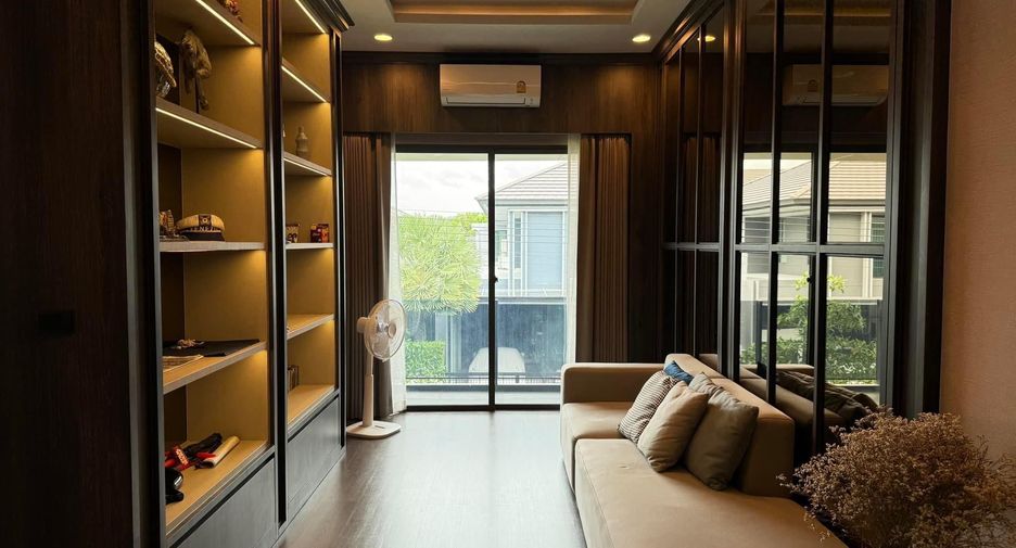 For rent 3 bedrooms house in Bang Kapi, Bangkok