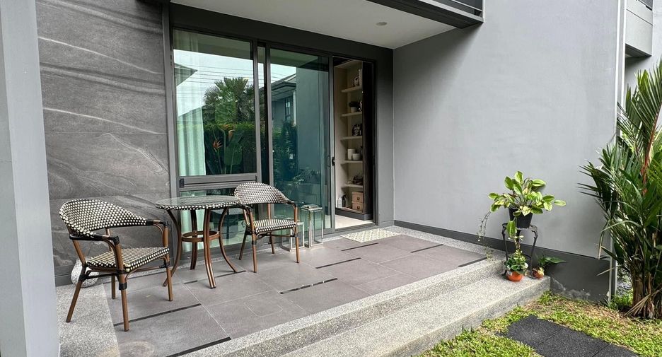 For rent 3 bedrooms house in Bang Kapi, Bangkok