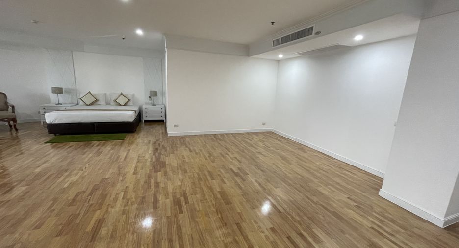 For rent 4 bedrooms apartment in Khlong Toei, Bangkok