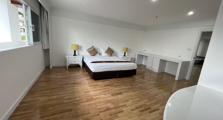 For rent 4 bedrooms apartment in Khlong Toei, Bangkok