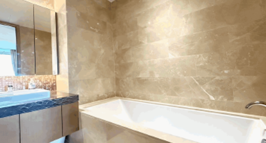 For rent 2 bedrooms condo in Pathum Wan, Bangkok