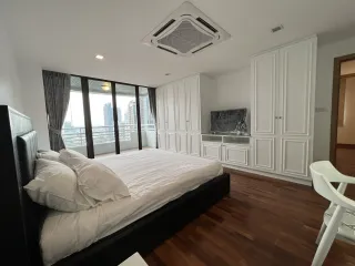 For rent 3 bedrooms condo in Khlong Toei, Bangkok