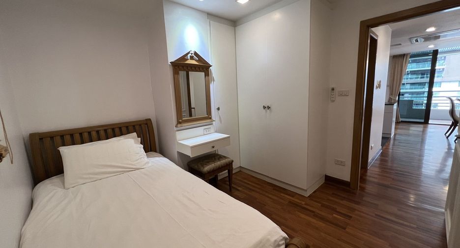For rent 3 bedrooms condo in Khlong Toei, Bangkok