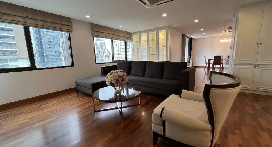 For rent 3 bedrooms condo in Khlong Toei, Bangkok