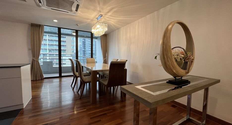 For rent 3 bedrooms condo in Khlong Toei, Bangkok