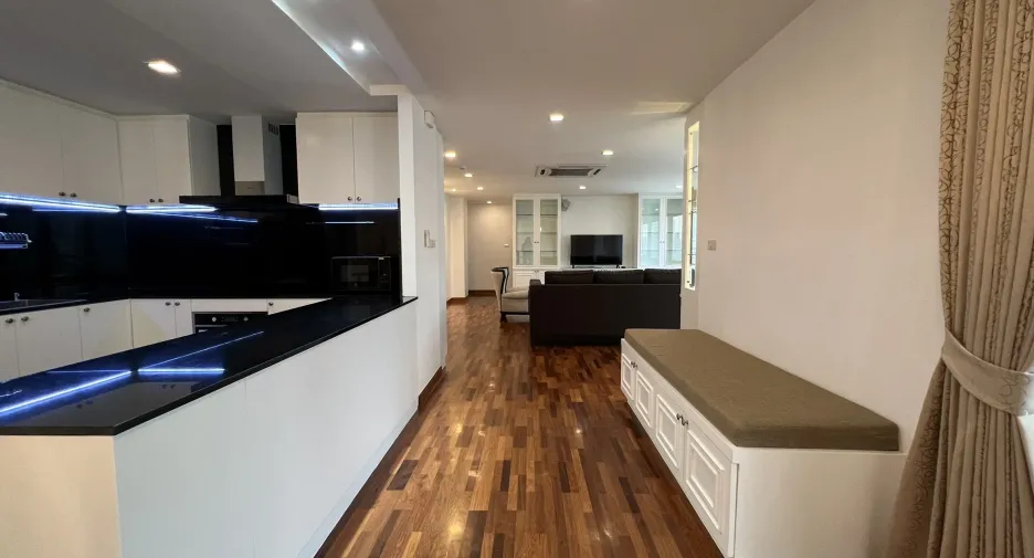 For rent 3 bedrooms condo in Khlong Toei, Bangkok