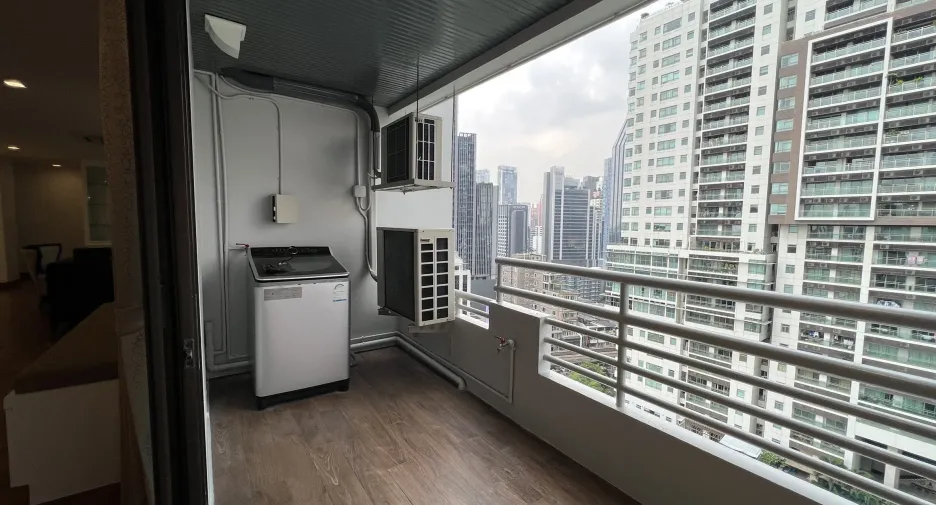 For rent 3 bedrooms condo in Khlong Toei, Bangkok