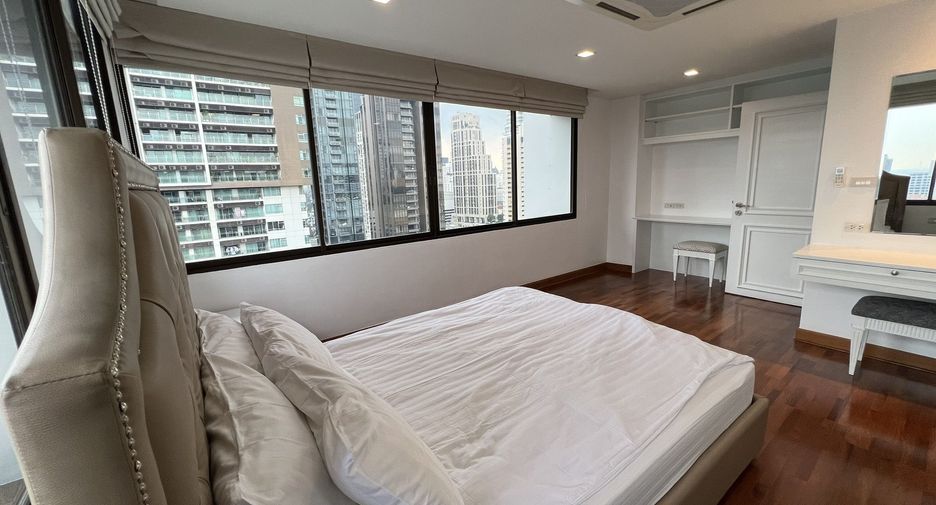 For rent 3 bedrooms condo in Khlong Toei, Bangkok