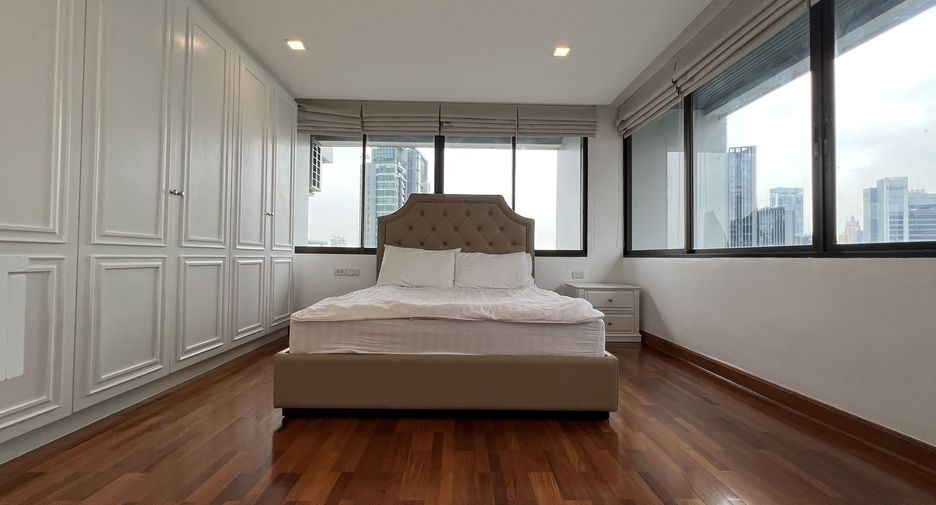 For rent 3 bedrooms condo in Khlong Toei, Bangkok
