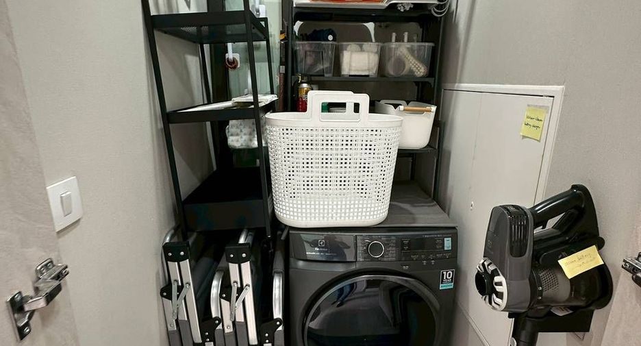 For rent 2 bedrooms condo in Thon Buri, Bangkok