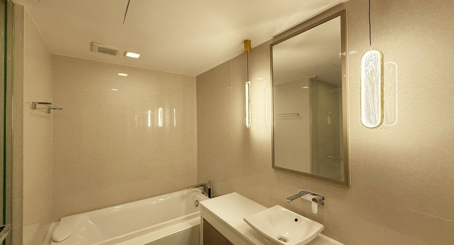 À vendre et à louer 3 chambres condo à Khlong Toei, Bangkok