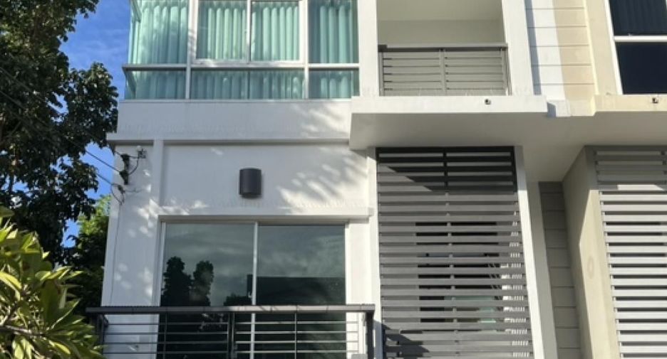 For rent 3 bedrooms townhouse in Prawet, Bangkok