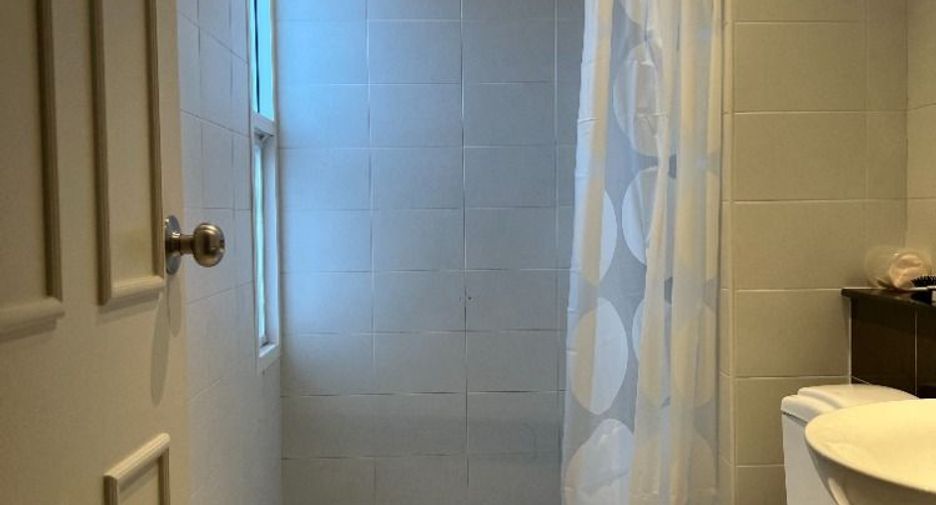 For rent 3 bedrooms townhouse in Prawet, Bangkok