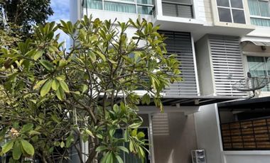 For rent 3 bedrooms townhouse in Prawet, Bangkok