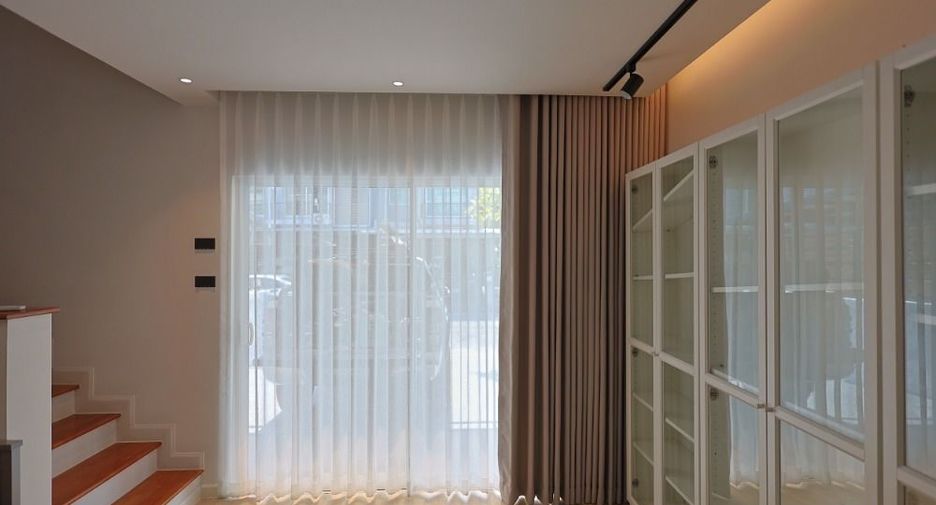 For rent 3 bedrooms townhouse in Prawet, Bangkok