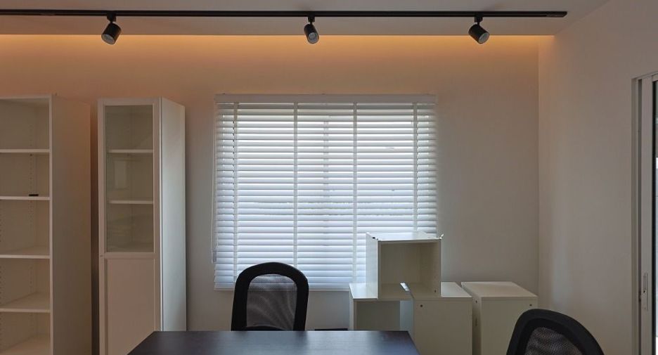 For rent 3 bedrooms townhouse in Prawet, Bangkok