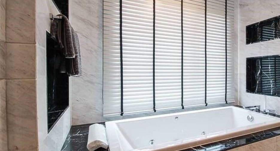 For rent 6 bedrooms house in Saphan Sung, Bangkok