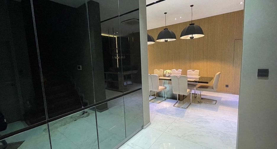 For rent 6 bedrooms house in Saphan Sung, Bangkok