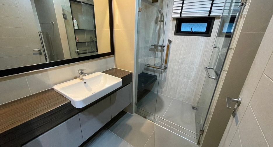 For rent 6 bedrooms house in Saphan Sung, Bangkok