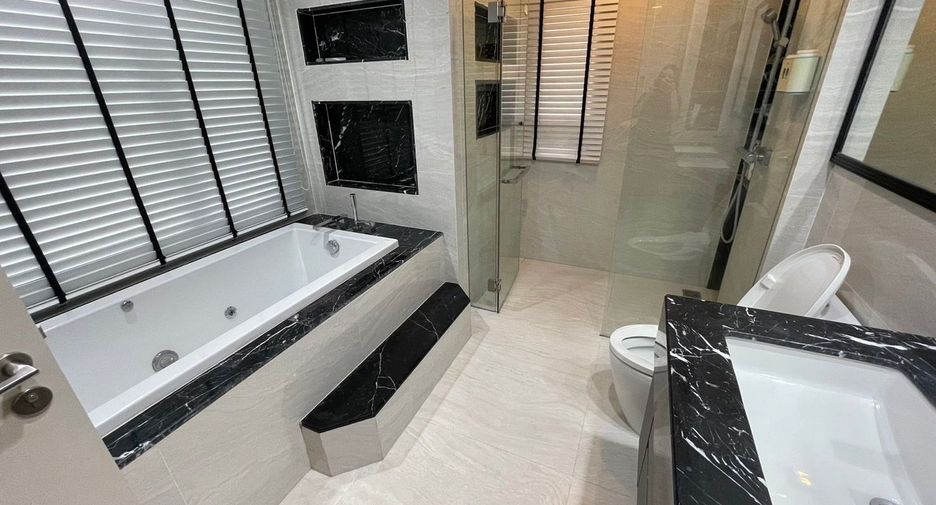 For rent 6 bedrooms house in Saphan Sung, Bangkok