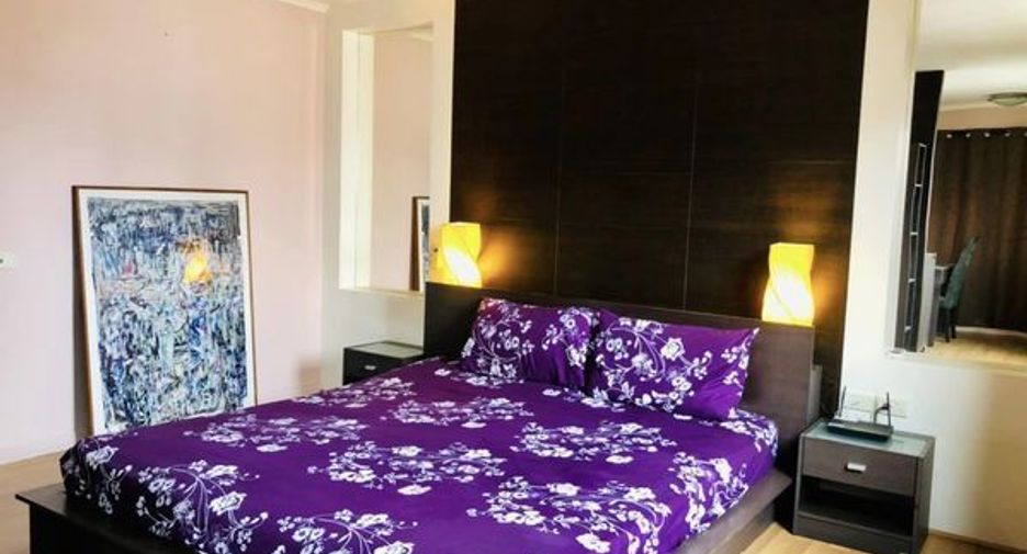 For rent 2 bedrooms condo in Yan Nawa, Bangkok
