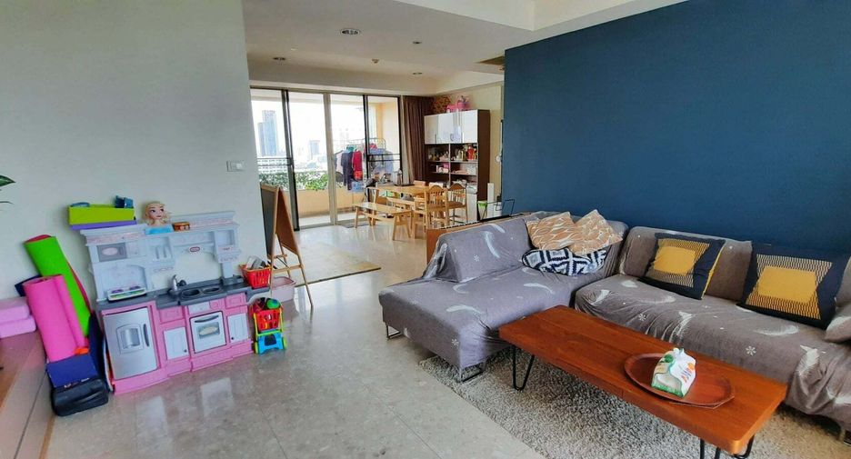For rent 3 bedrooms condo in Watthana, Bangkok