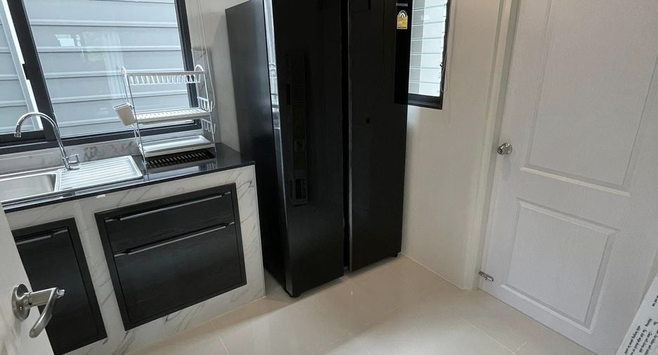 For rent 4 bedrooms house in Don Mueang, Bangkok