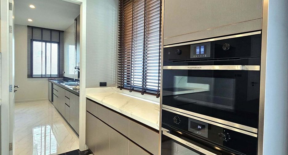 For rent 5 bedrooms house in Saphan Sung, Bangkok