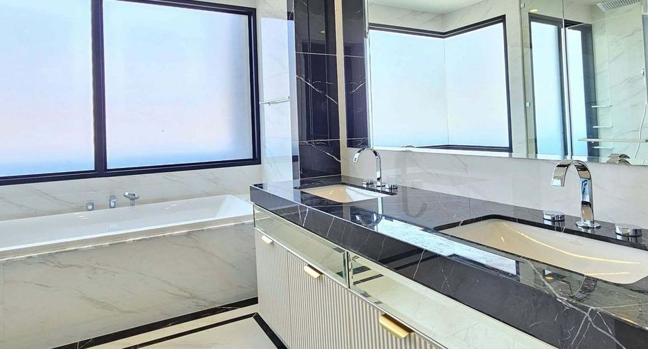 For rent 5 bedrooms house in Saphan Sung, Bangkok