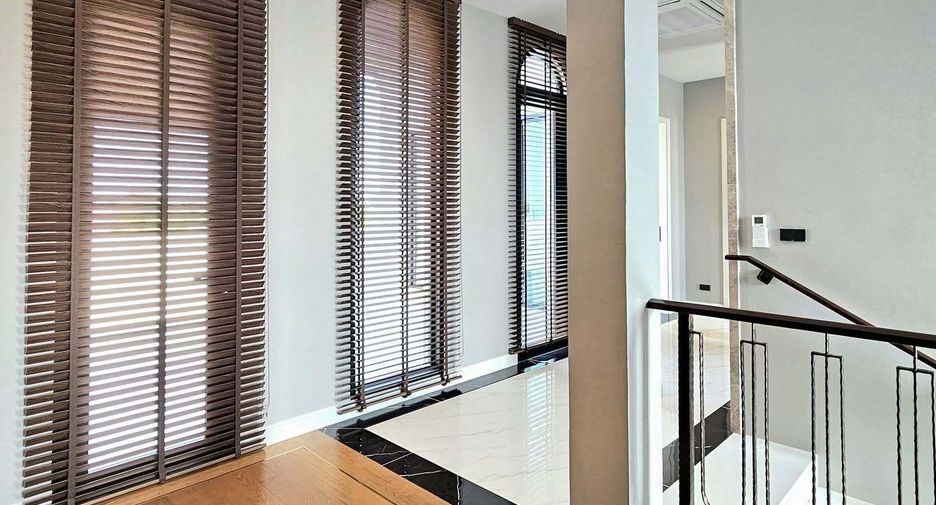 For rent 5 bedrooms house in Saphan Sung, Bangkok