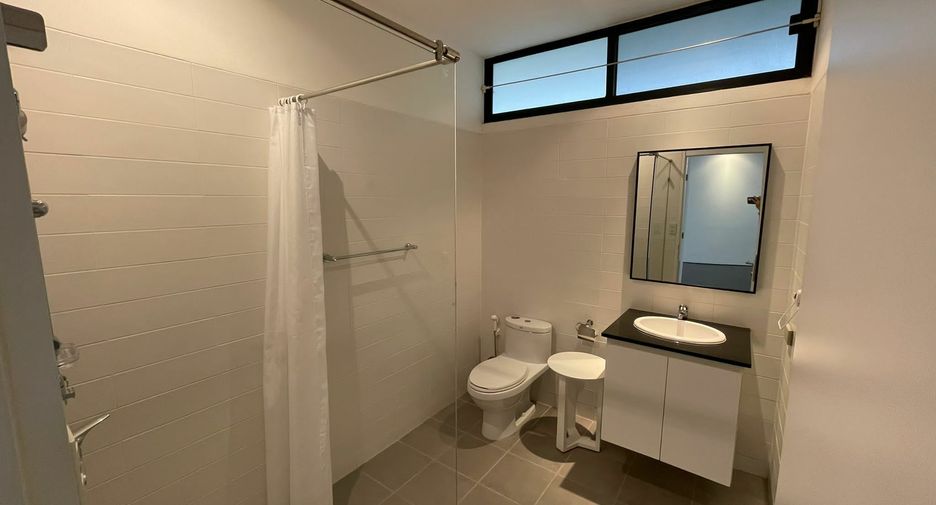 For rent 4 bedrooms house in Khlong Toei, Bangkok