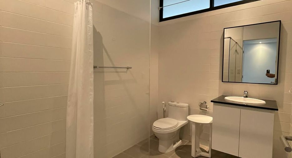 For rent 4 bedrooms house in Khlong Toei, Bangkok