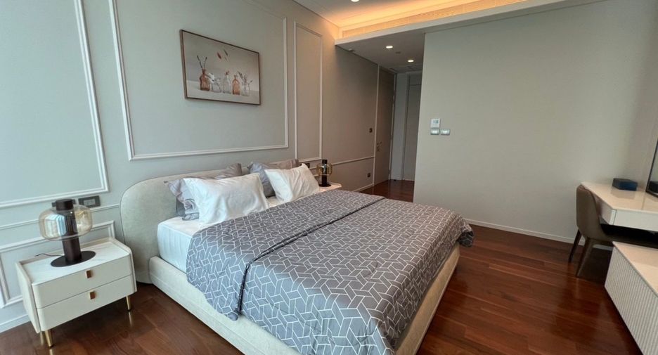 For rent 2 bedrooms condo in Pathum Wan, Bangkok