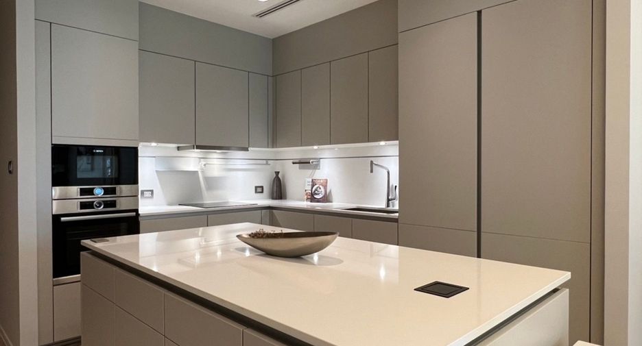 For rent 2 bedrooms condo in Pathum Wan, Bangkok