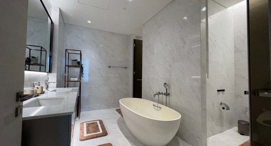 For rent 2 bedrooms condo in Pathum Wan, Bangkok