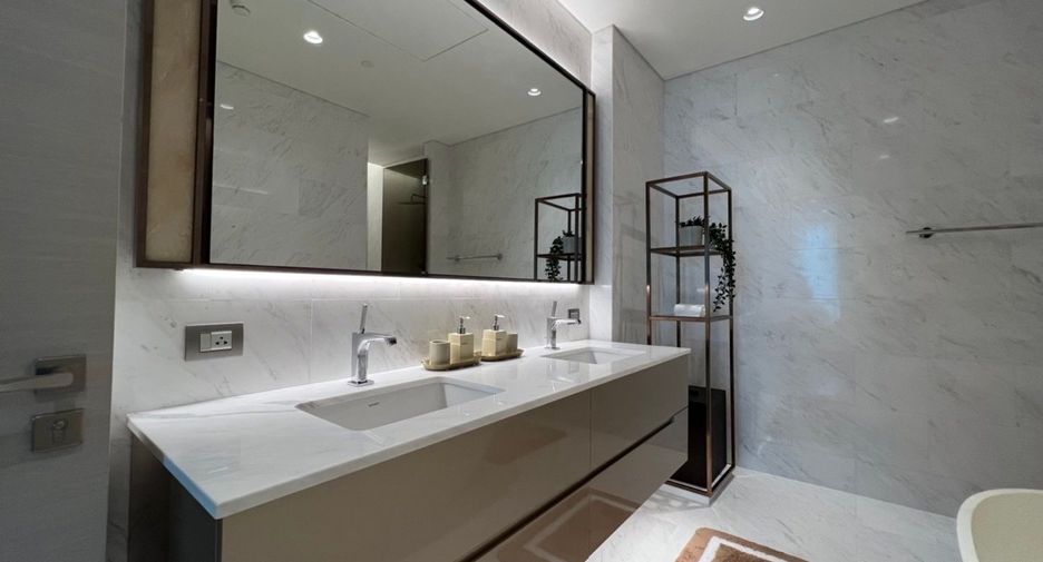 For rent 2 bedrooms condo in Pathum Wan, Bangkok